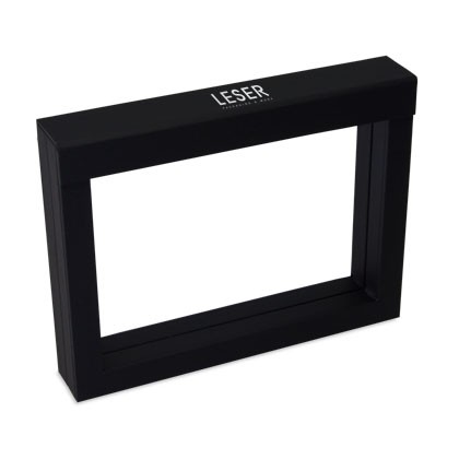 Luxus Verpackung für schwebende Produkte mit 3D Effekt z.B. eine Uhr oder Geschenke